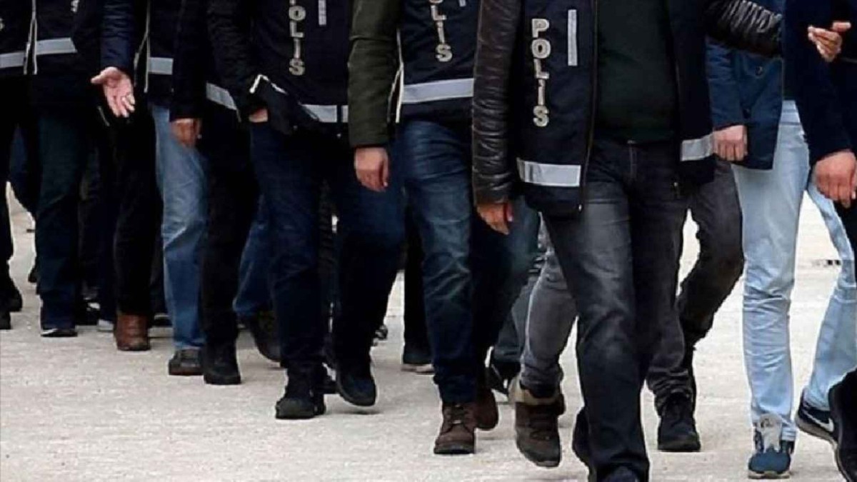 Şanlıurfa'da silah kaçakçılığı operasyonunda 24 zanlı yakalandı